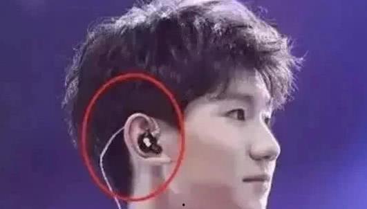 明星带的耳返有什么用